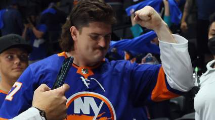 Jets Bring Back Cult Hero on 1-Year Deal, Add to Area of Need