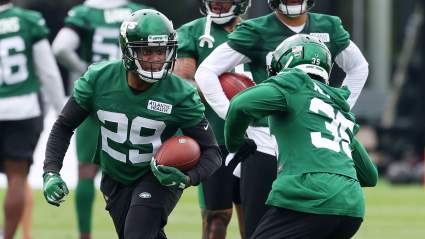 Jets Re-Sign Ex-Super Bowl Starter After Season-Ending Injury: Report