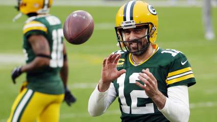 Aaron Rodgers Signs Big-Money Contract With Packers: Report