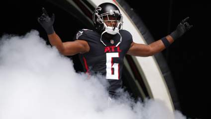 Ex-Falcons Sack Leader Signs with Cowboys