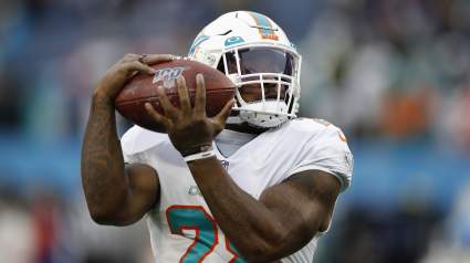 Twitter Has Mixed Reactions to Bills Signing Division Rival RB