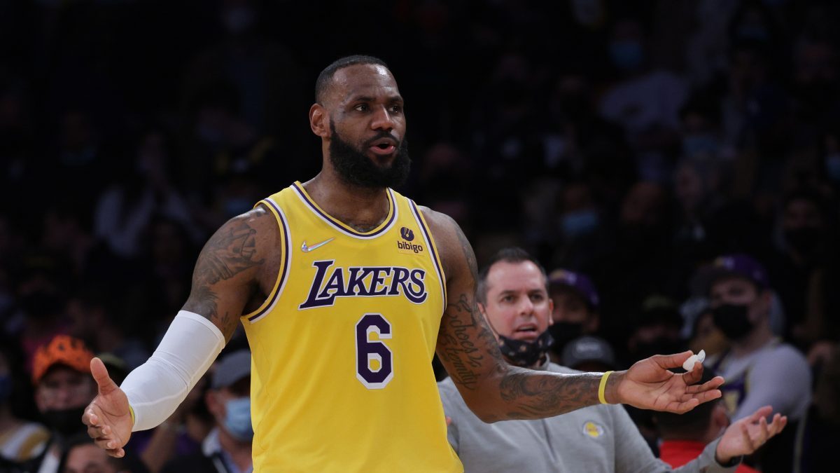 Lakers' LeBron James Receives Controversial Praise From Frank Vogel