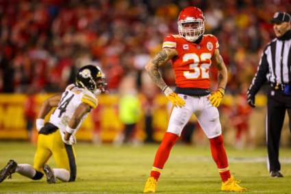 Ex-Steeler Suggests Pittsburgh Is Pursuing 3-Time All-Pro Defender