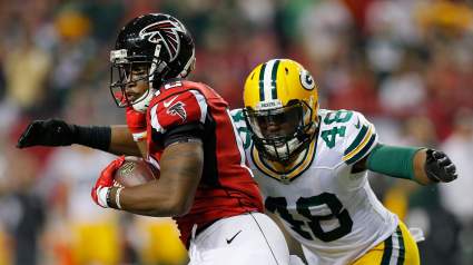 Former Packers Starting Linebacker Signs With Rival Bears