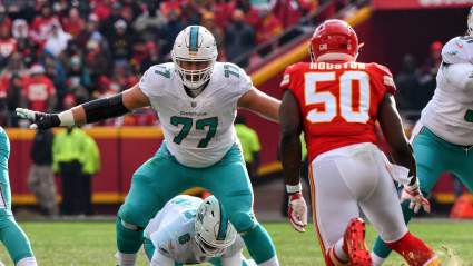 Veteran Dolphins OL Has a ‘Strong Chance’ of Signing With Vikings: Report