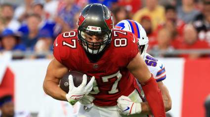 Bills Predicted to Sign Rob Gronkowski for ‘Romantic’ Ending to Career