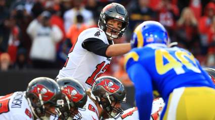 Bucs Pro Bowler Humorously Reacts to Re-Signing Plans & Tom Brady Return