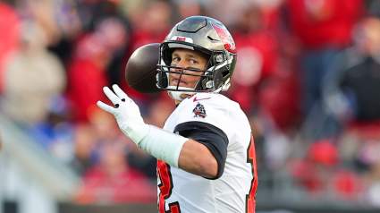 Bucs Stars Reveal Texts from Tom Brady Before Comeback Announcement