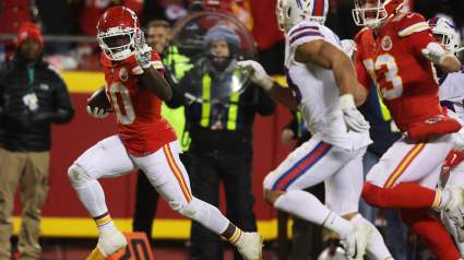 Bills Twitter Sounds Off on Blockbuster Trade Sending Tyreek Hill to AFC East