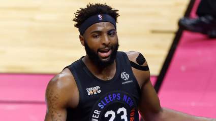Knicks Linked to Suns Big Man as Possible Mitchell Robinson Replacement