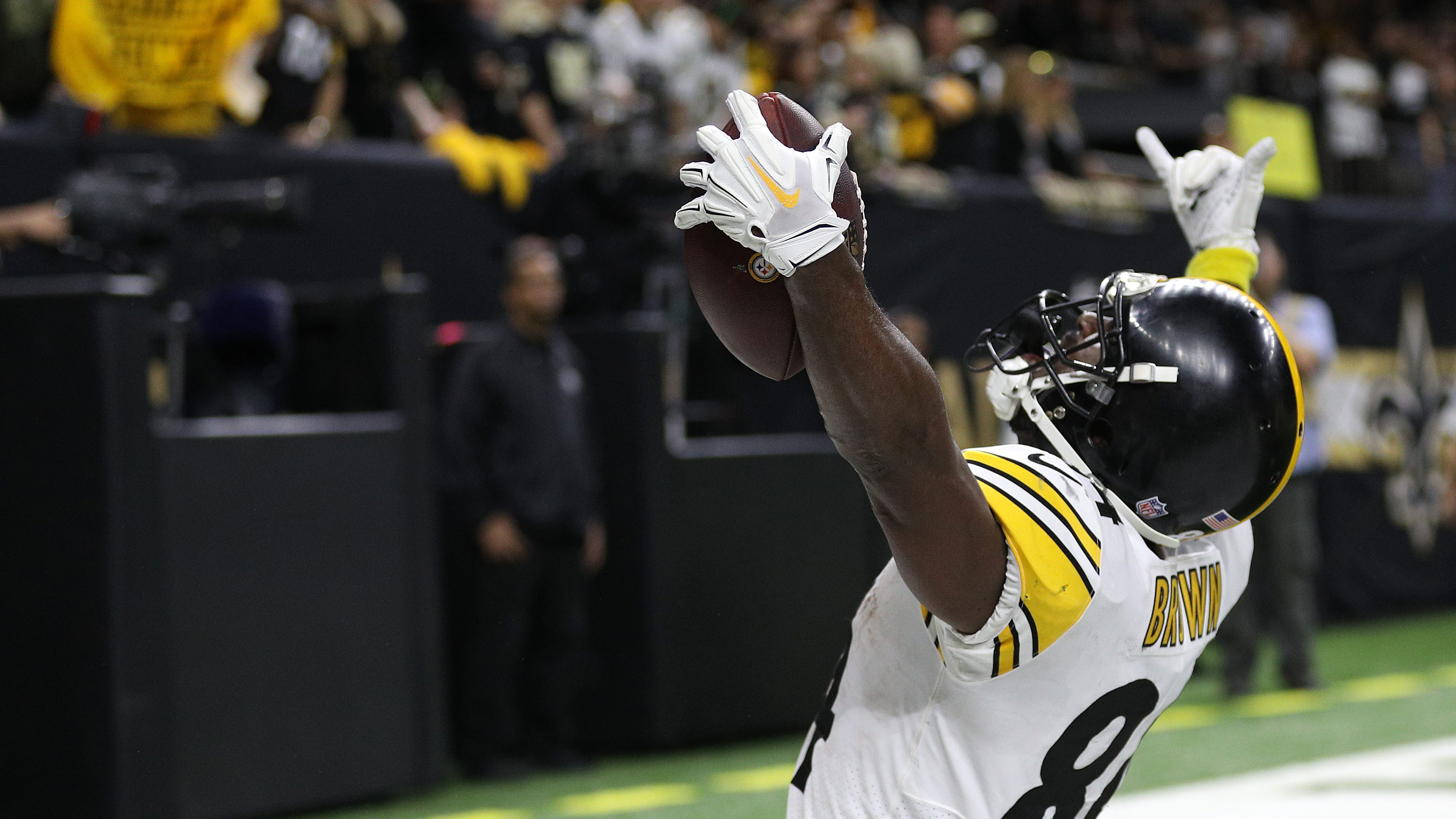 Antonio Brown posts photo in Ravens uniform, wants to play with Lamar  Jackson-- and there might be mutual interest