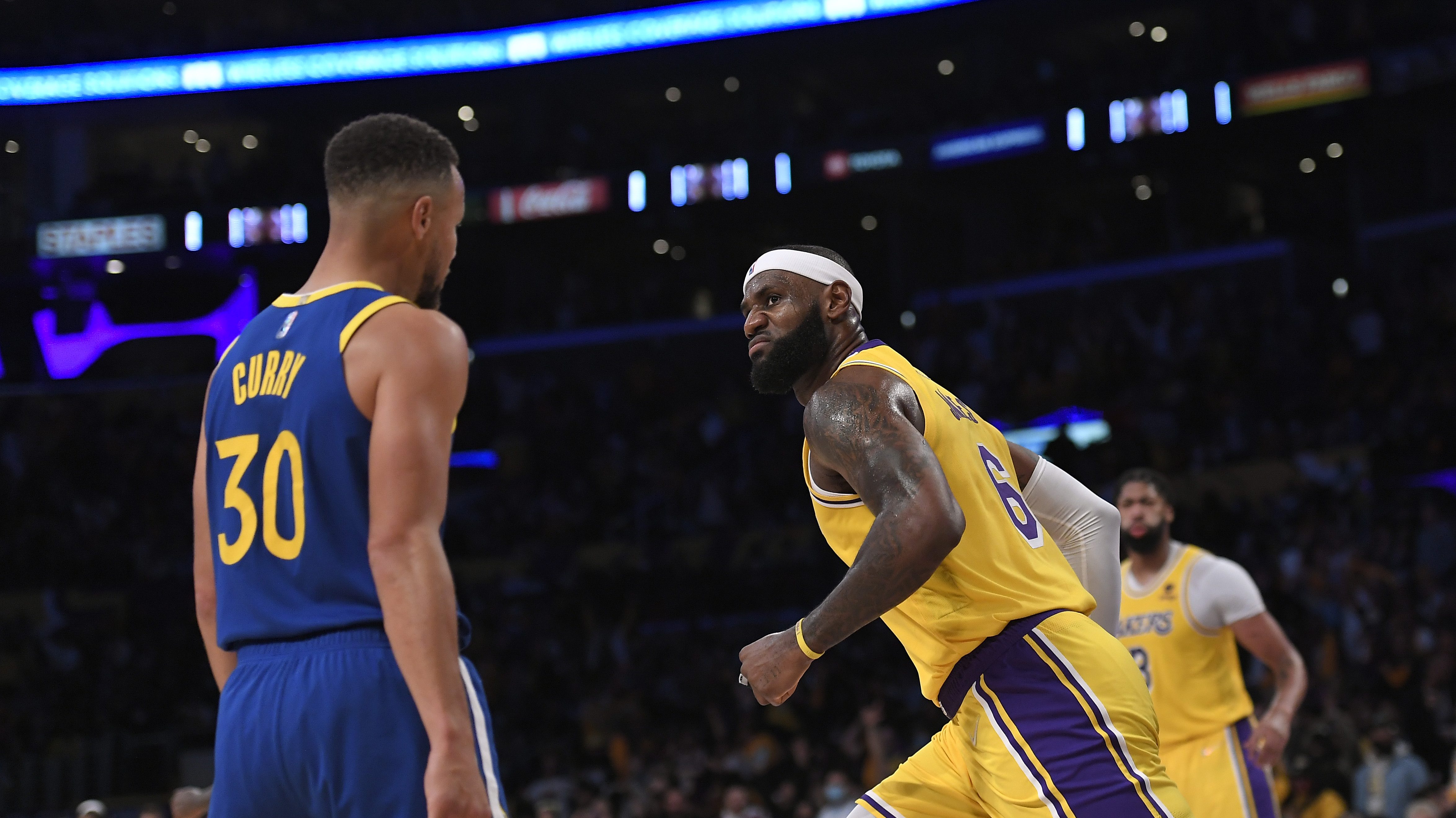 Warriors Curry Laughs Off LeBron James' Idea Of Teaming Up