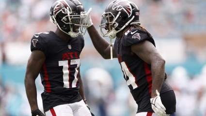 Falcons Re-Sign Veteran WR