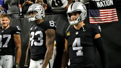 Raiders’ Derek Carr Offers Stern Response to Darren Waller Trade Rumors