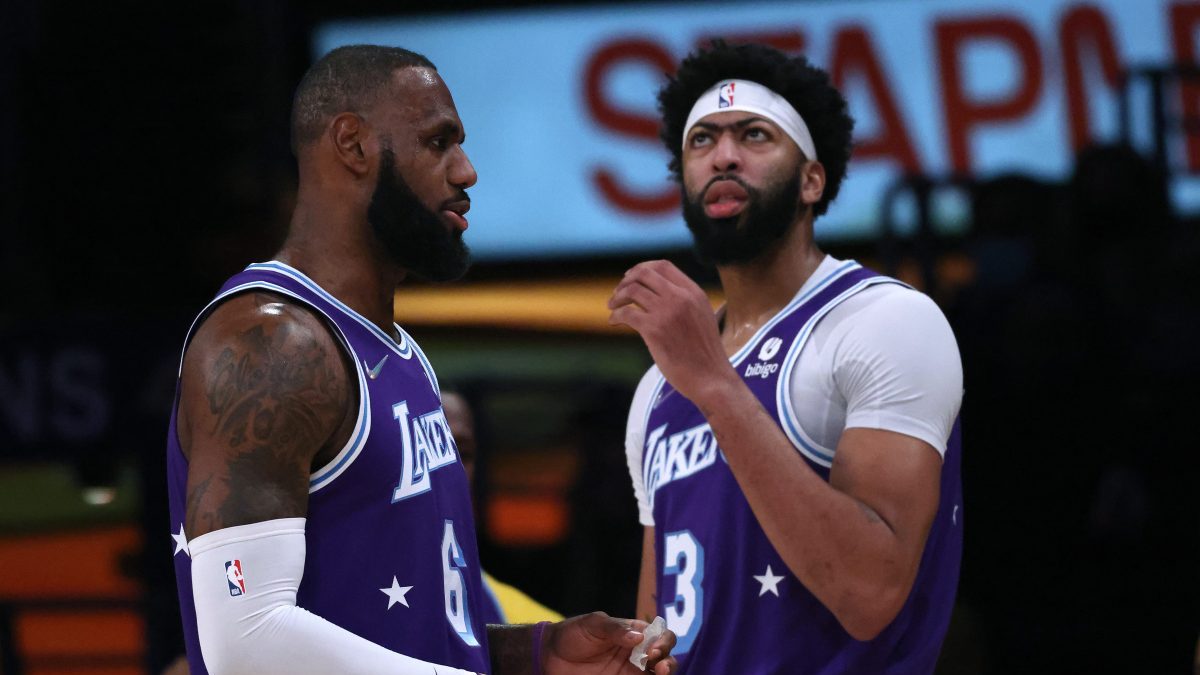 Lakers Star LeBron James Pushing for Anthony Davis Trade: Insider