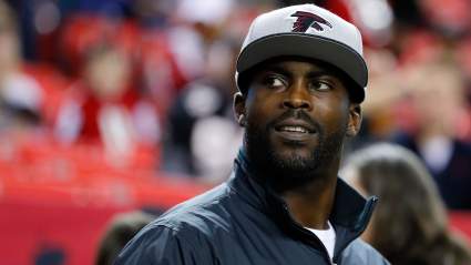 Atlanta Falcons Legend Attends OTA