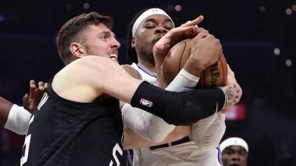 Warriors Urged to Snatch Breakout Big Man From West Rival: Analyst