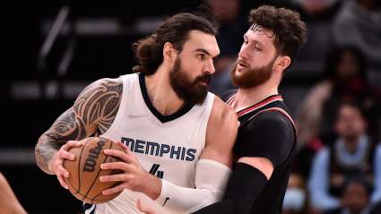 Warriors Urged to Pursue 9-Year Vet, Standout Pivot: Exec