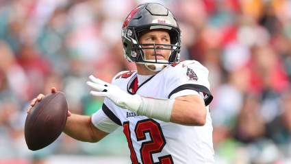 Bucs’ Tom Brady Trolls Elon Musk in Viral Message