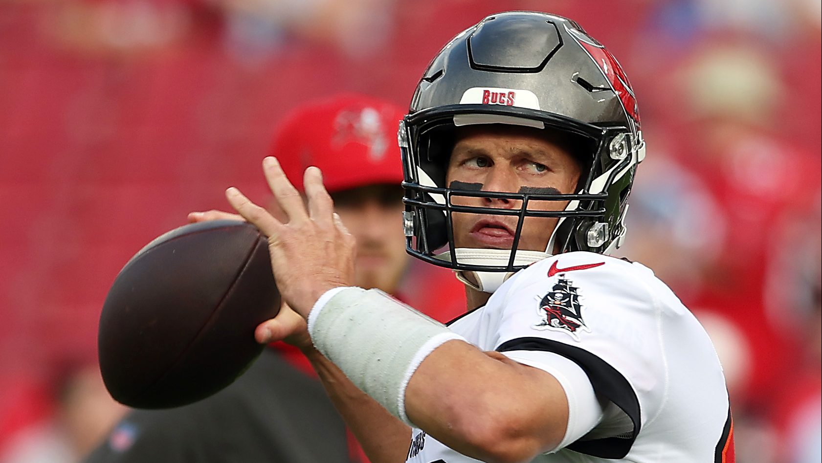 A Tom Brady Buccaneers jersey? Reported deal gives QB's apparel