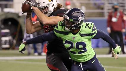 Bears Cut OL, Bring 2 Veteran DBs in for Workouts