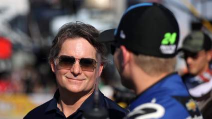 Jeff Gordon Weighs In on Joey Logano’s Darlington Move