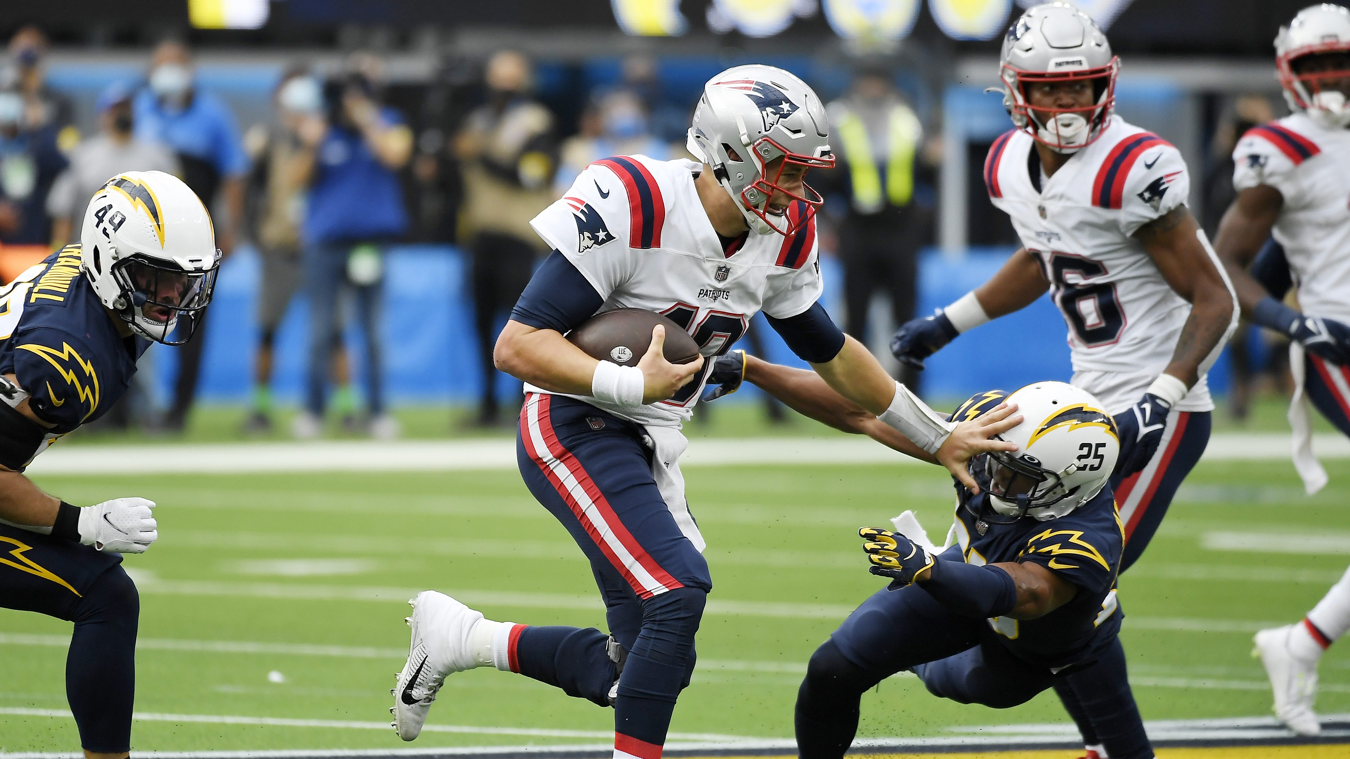 2nd-year QB Mac Jones arrives at Pats' workout in great shape