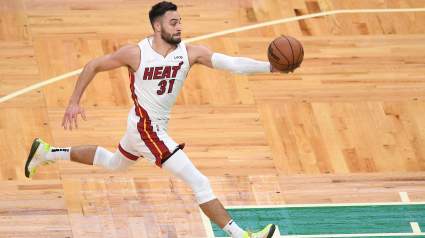 Photos & Video of Max Strus’s Overturned 3-Pointer Spurs Controversy