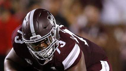 Patriots Sign 300-Pound Lineman and Former Chief