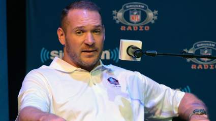 Brian Urlacher Blasts Ex-Bears ‘Weirdo’ GM