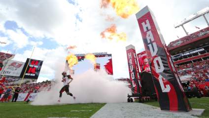 Ex-Buccaneers Quarterback Retiring After 17 seasons