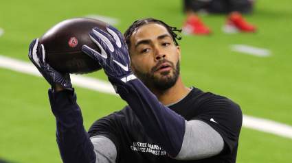 Veteran Free Agent Could ‘Turn Around’ Bears, Says Analyst