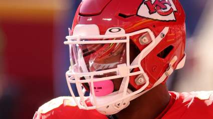 Former Chiefs RB to Face Future Hall of Famer in Boxing Match: Report