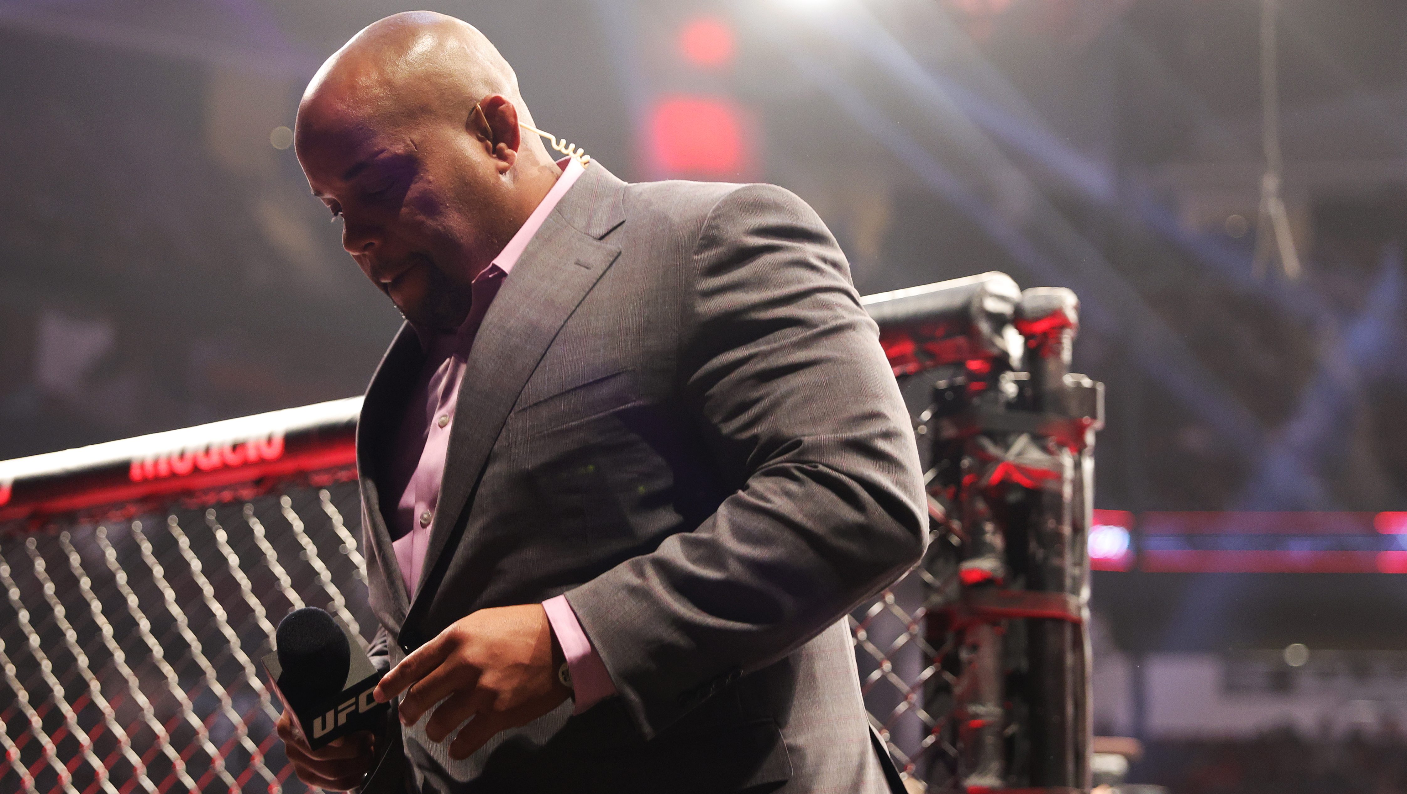 Daniel Cormier & UFC Fighter Get Into Viral Argument Inside Octagon