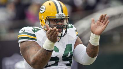 Bears Sign Ex-Packers DT After Releasing Veteran Edge Rusher
