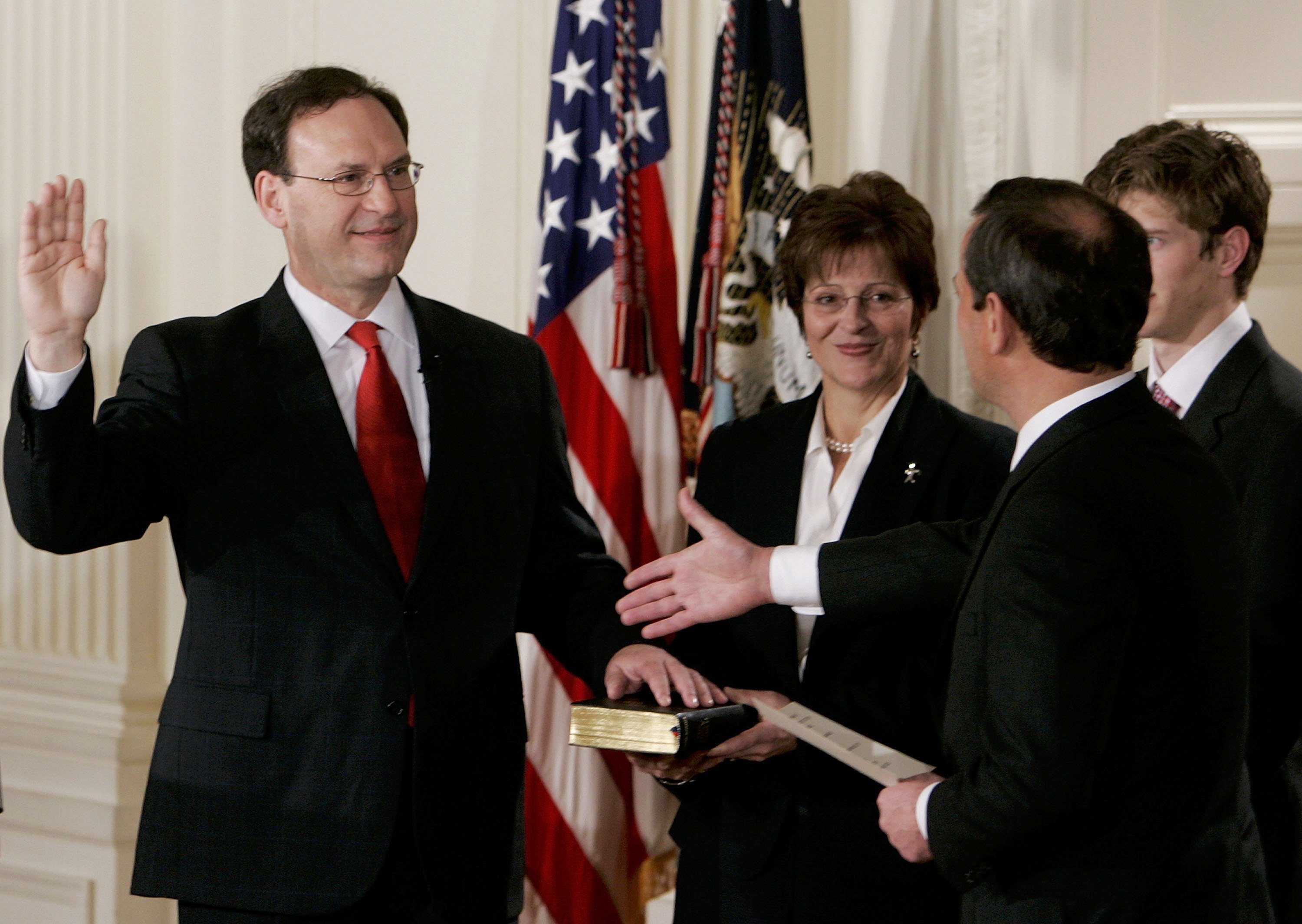 Martha Bomgardner, Samuel Alito Wife: 5 Fast Facts To Know