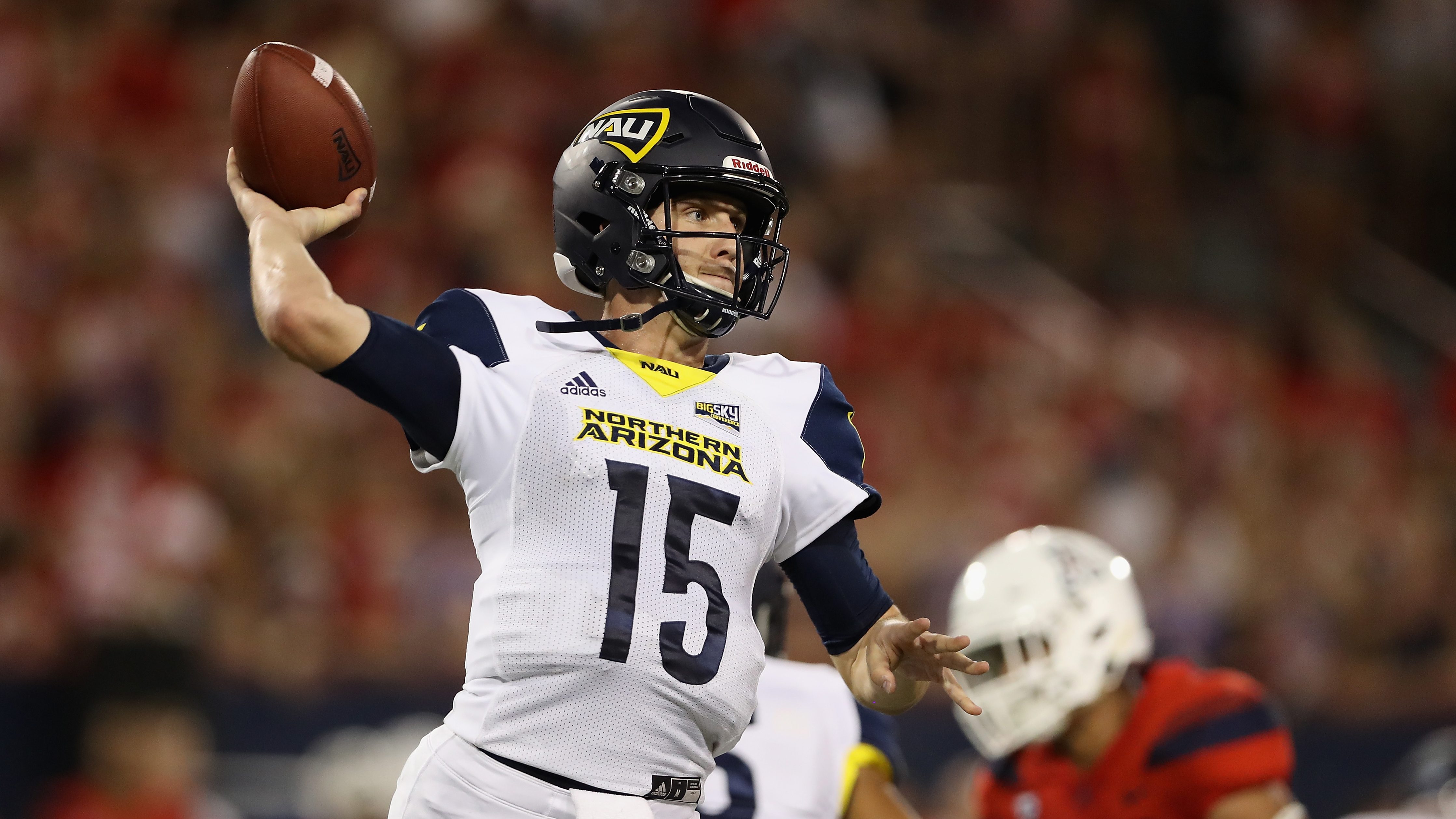 Denver Broncos sign quarterback Case Cookus