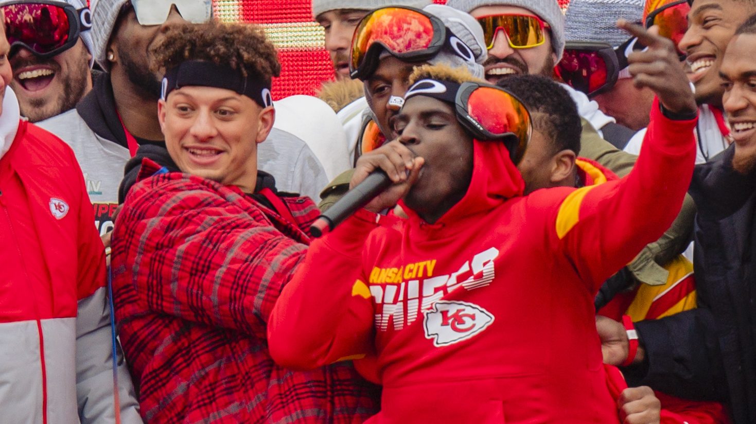 Chiefs news: Patrick Mahomes breaks silence on Tyreek Hill's criticisms of  his accuracy, Kansas City