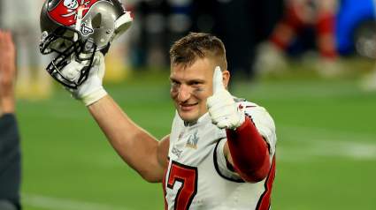Rob Gronkowski Sends Message to Bucs Tight End