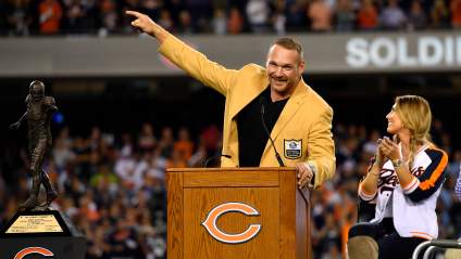 Brian Urlacher Blasts HoF for Denying Former Cowboys Star: ‘How the F***’