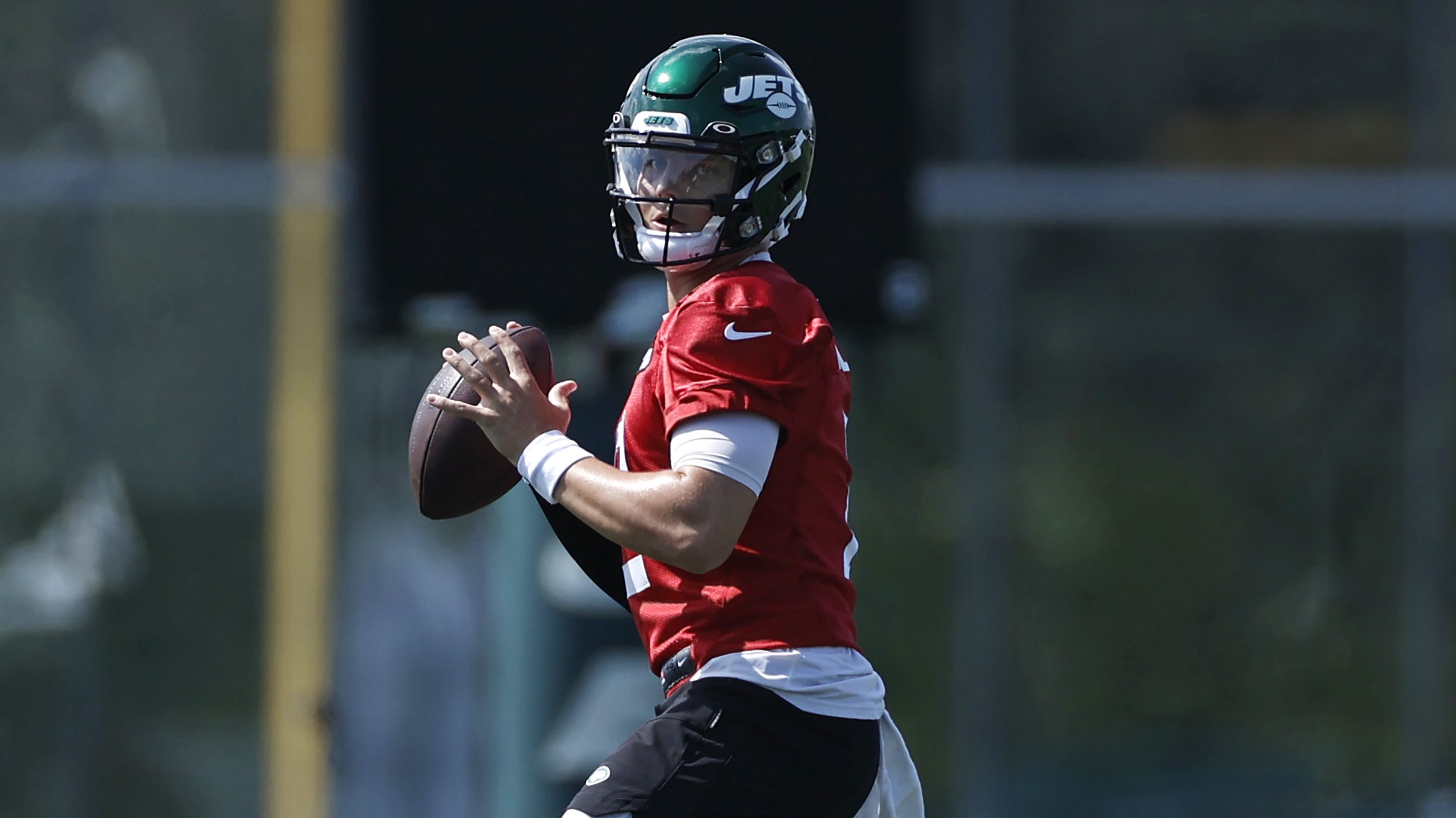 Justin Fields' Apology Has Led to Fans Roasting Jets QB Zach Wilson