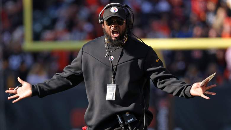 Pittsburgh Steelers defensive tackle Larry Ogunjobi (99) lines up before a  play during an NFL football game, Sunday, Sept. 18, 2022, in Pittsburgh,  PA. (AP Photo/Matt Durisko Stock Photo - Alamy