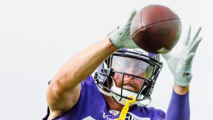 First Look at Adam Thielen’s Ridiculous 1-Handed Catch on Harrison Smith