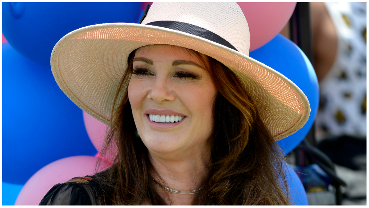 lisa vanderpump teeth        
        <figure class=