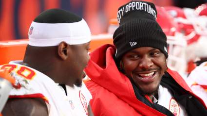 Chiefs Camp: Veteran Mentors 2 Rookies After Practice [WATCH]