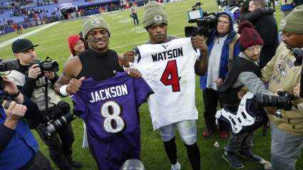 Insider Says Ravens Should Offer Lamar Jackson Deshaun Watson Money