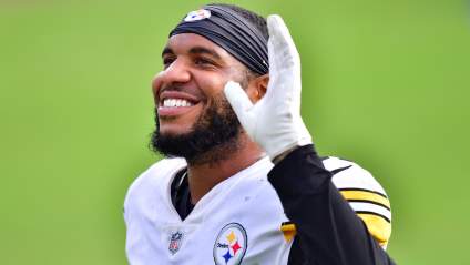 Former Pro Bowl TE Teases Availability, Could Open Door for Vikings