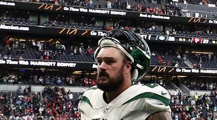 Jets Standout Shows off Ridiculous Strength in Viral Workout Vid