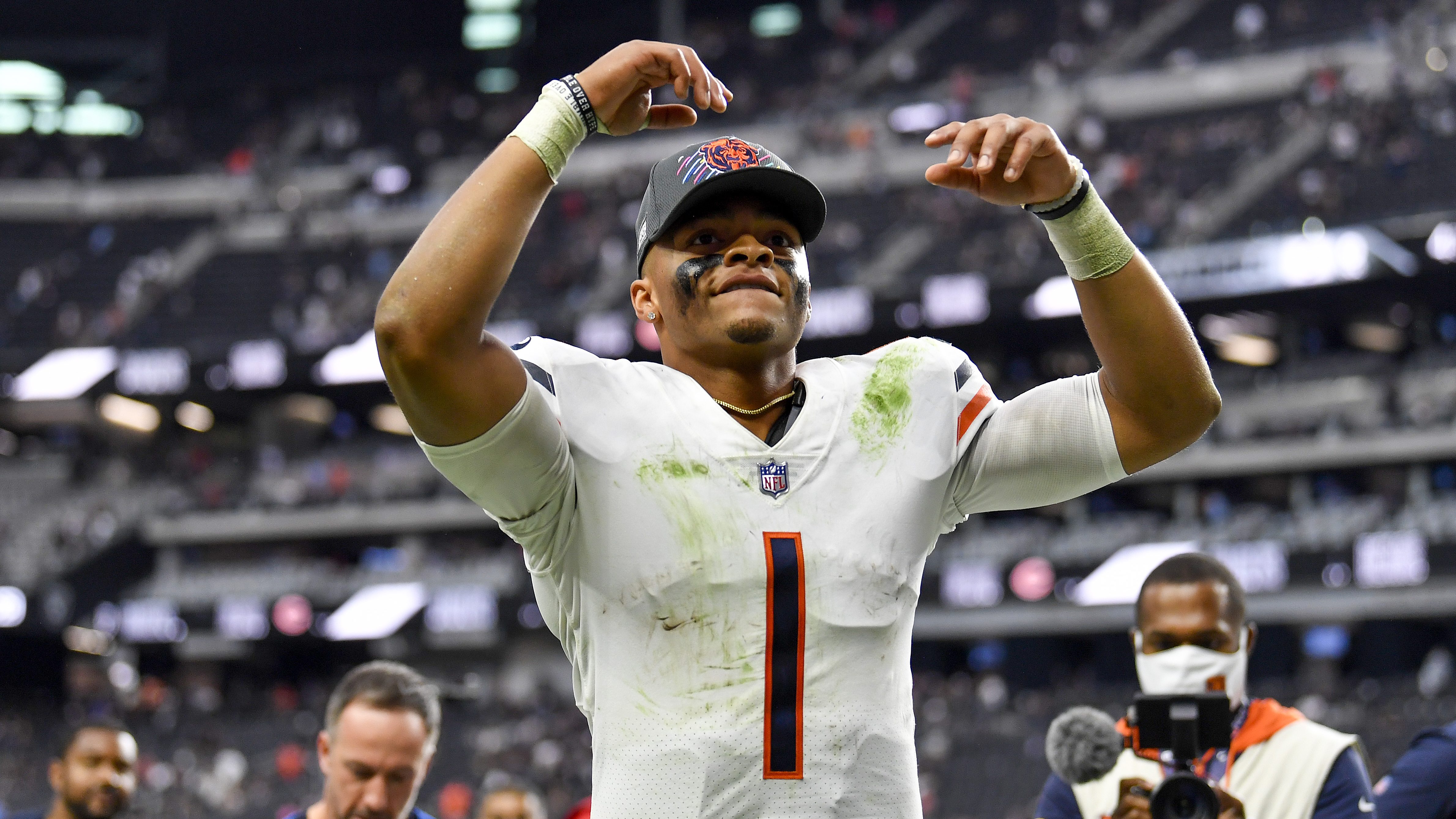 Justin Fields TRADE RUMOR - Trying to get to the New York Jets? 