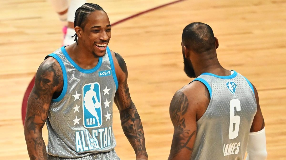 ClutchPoints on X: LeBron James showing some love to DeMar DeRozan after  their win today in the Drew League ❤️ Both players combined for 72 points.   / X